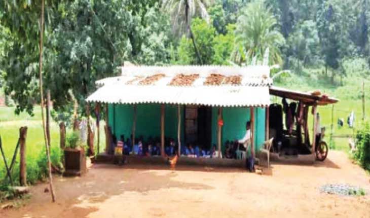 ମାଓପ୍ରବଣ ଅଞ୍ଚଳରେ ଜ୍ଞାନର ଦୀପ ଜାଳିବାକୁ ପଣ କରିଛନ୍ତି ଶିକ୍ଷକ ମଙ୍ଗଳରାମ, ନିଜ ଘରକୁ କରିଛନ୍ତି ବିଦ୍ୟାଳୟ