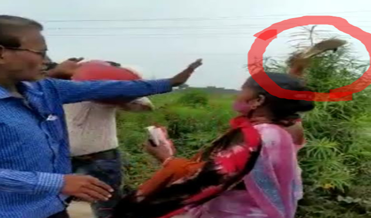 ଯୁବକଙ୍କୁ ବିବାହିତା ମହିଳାଙ୍କ ଚପଲ ମାଡ଼, ଭାଇରାଲ ହେଲା ଭିଡିଓ