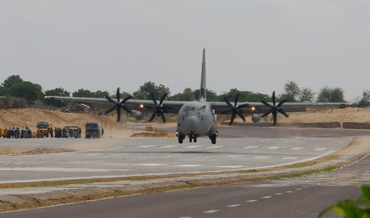 ଜାତୀୟ ରାଜପଥରେ ଯୁଦ୍ଧ ବିମାନ ଅବତରଣର ସଫଳ ପରୀକ୍ଷଣ