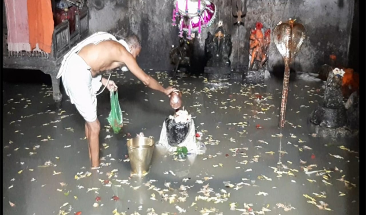 ବାବା ଆଖଣ୍ଡଳମଣିଙ୍କ ଗର୍ଭଗୃହରେ ଲହଡି ଭାଙ୍ଗୁଛି ପାଣି