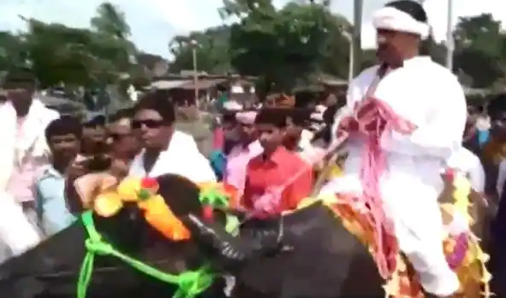 ମହଙ୍ଗା ମାଡ: ଅଭିନବ ଉପାୟରେ ଆସି ଦାଖଲ କଲେ ପ୍ରାର୍ଥୀପତ୍ର