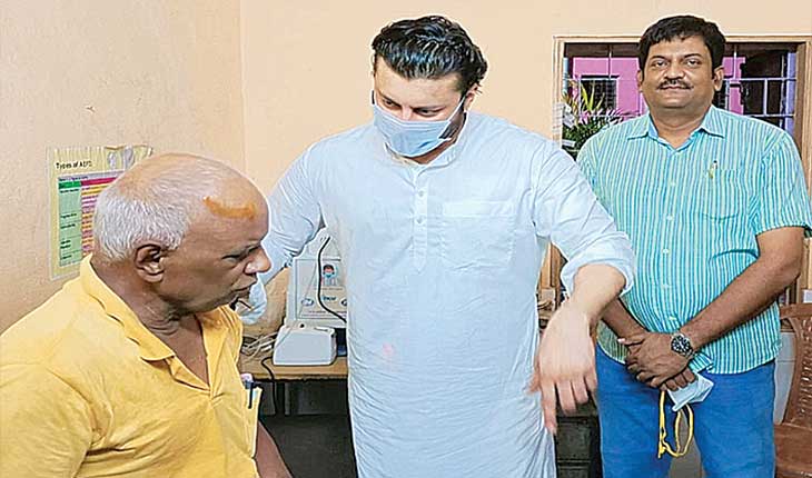 ଆହତଙ୍କୁ ରାସ୍ତାରୁ ଆଣି ଚିକିତ୍ସା କରାଇଲେ କେନ୍ଦ୍ରାପଡ଼ା ସାଂସଦ