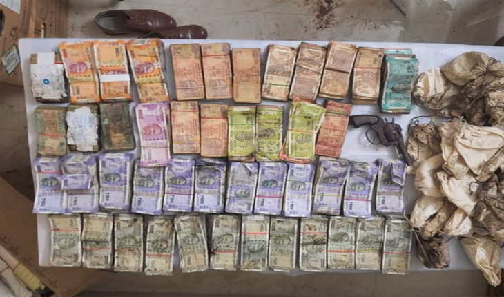 ଖେଳନା ବନ୍ଧୁକ ଦେଖାଇ ବ୍ୟାଙ୍କରୁ ଲୁଟ୍