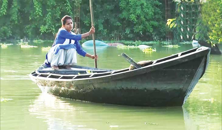 ସ୍କୁଲ ଯିବା ପାଇଁ ନିଜେ ଚଳାଇଲେ ଡଙ୍ଗା