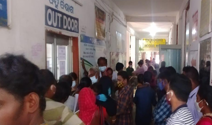 ବଚସାରୁ ୪ ଯୁବକଙ୍କୁ ଲଙ୍କାଗୁଣ୍ଡ ଦେଇ ମରଣାତ୍ମକ ଆକ୍ରମଣ କଲେ ସ୍ଥାନୀୟଲୋକେ, ଯୁବକଙ୍କ ଅବସ୍ଥା ସଙ୍କଟାପନ୍ନ