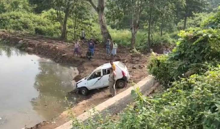 ପୋଖରୀକୁ ଖସିଲା କାର୍: ଜଣେ ମୃତ