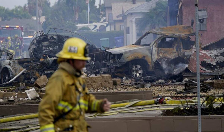 କାର୍ଲିଫର୍ଣ୍ଣିଆରେ ବିମାନ ଦୁର୍ଘଟଣା; ଘର ଉପରେ କ୍ରାସ୍ କଲା ବିମାନ, ଦୁଇ ମୃତ