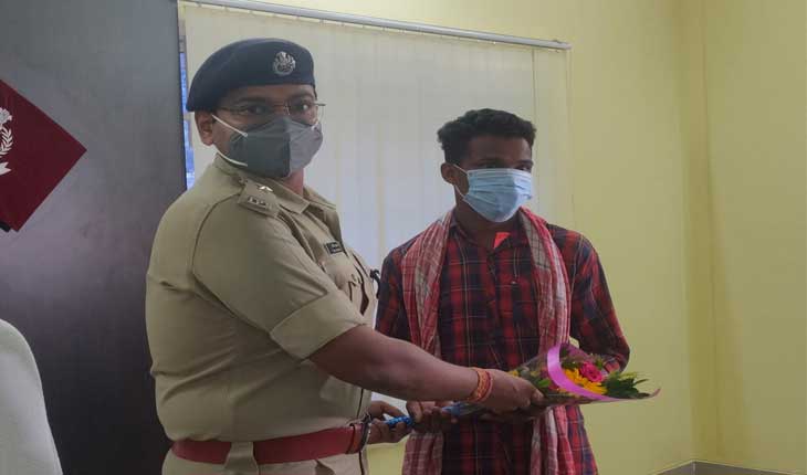 ଛତିଶଗଡ଼ର ମାଓବାଦୀ ଓଡ଼ିଶା ପୁଲିସ ପାଖରେ କଲେ ଆତ୍ମସମର୍ପଣ