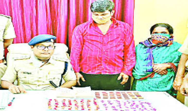 ନିଶାରାଣୀ ‘ମଇନା’ ସମେତ ୨ ଗିରଫ, ପୁଡ଼ିଆ ଗୋଟାକୁ ବିକୁଥିଲେ ୩୫୦ଟଙ୍କା