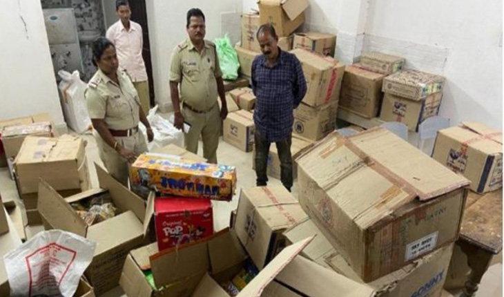 ବେଆଇନ ବାଣ ଗୋଦାମ ଉପରେ ପୁଲିସର ଅଚାନକ୍ ଚଢାଉ, ଜଣେ ଅଟକ