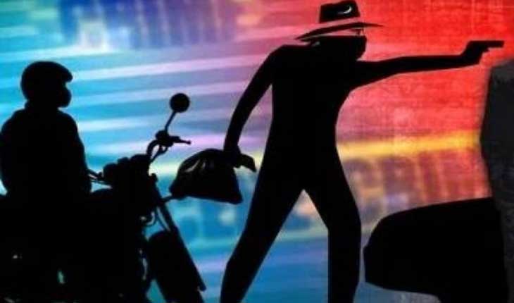 ବନ୍ଧୁକ ମୁନରେ ଲକ୍ଷାଧିକ ଟଙ୍କା ଲୁଟ୍‌