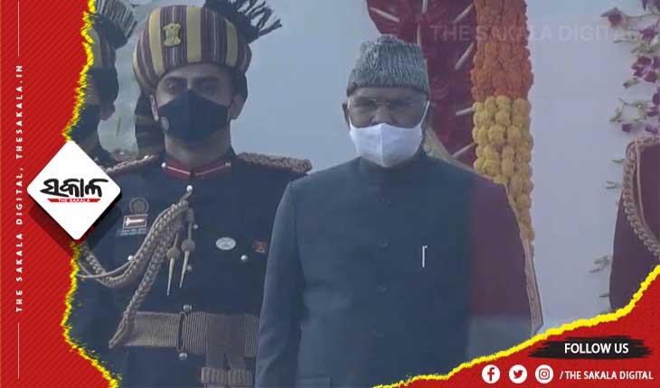 ରାଜପଥରେ ଜାତୀୟ ପତାକା ଉତ୍ତୋଳନ କଲେ ରାଷ୍ଟ୍ରପତି, ୨୧ ତୋପ ସଲାମୀ ପରେ ରାଜପଥରେ ଚାଲିଛି ଭବ୍ୟ ପରେଡ