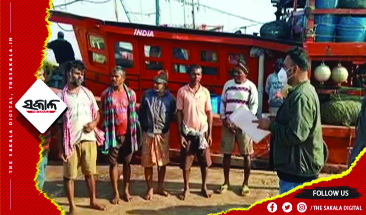 ମହଙ୍ଗା ପଡ଼ିଲା ବେଆଇନ୍ ଭାବେ ନିଷିଦ୍ଧାଞ୍ଚଳରେ ମାଛ ଧରିବା: ୪ ଟ୍ରଲର ଜବତ, ୩୦ କର୍ମଚାରୀ ଅଟକ