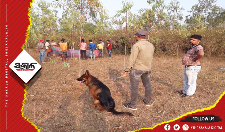 ଜଙ୍ଗଲରୁ ମିଳିଲା ଗତ ଗୁରୁବାରରୁ ନିଖୋଜ ଝିଅର ଉଲଗ୍ନ ମୃତଦେହ, ଦୁଷ୍କର୍ମ ପରେ ହତ୍ୟା ଅଭିଯୋଗ ଆଣିଲେ ପରିବାର ଲୋକ