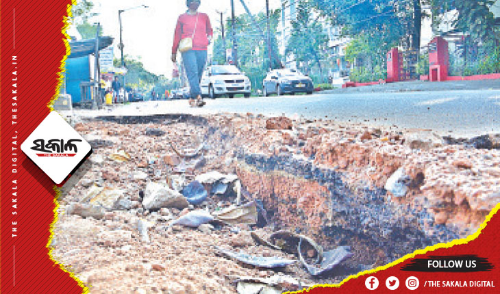 ରାସ୍ତା ଖୋଳି ଛାଡ଼ି ଦେଉଛନ୍ତି ବିଭାଗ; ହନ୍ତସନ୍ତ ସହରବାସୀ