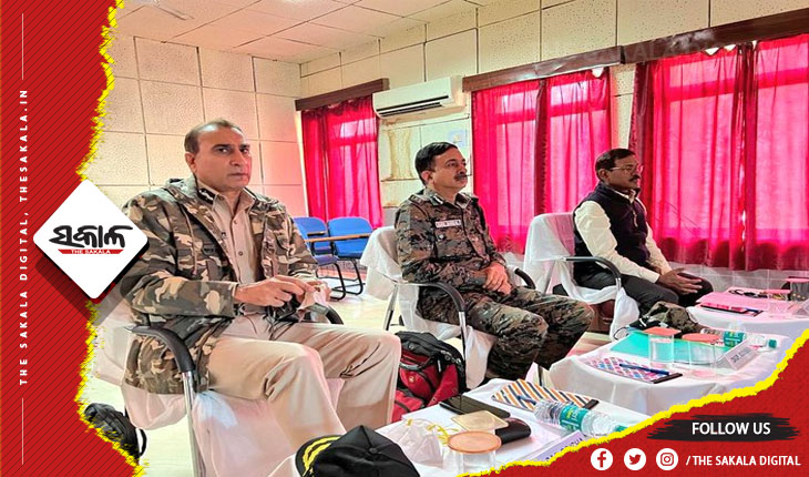 କୋରାପୁଟ ଗସ୍ତରେ ପୋଲିସ ଡିଜି ସୁନୀଲ ବଂଶଲ; ମାଓ ସ୍ଥିତିର ସମୀକ୍ଷା ସହ କୋଟିଆରେ ଶାନ୍ତିପୂର୍ଣ୍ଣ ନିର୍ବାଚନ ଉପରେ କଲେ ଆଲୋଚନା