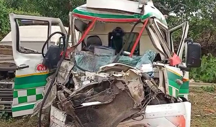 ଟ୍ରକ ଟାୟାର ଫାଟିଯିବାରୁ ପଛପଟୁ ଧକ୍କା ଦେଲା ଆମ୍ବୁଲାନ୍ସ: ୩ମୃତ, ୨ ଗୁରୁତର