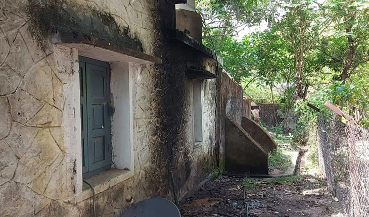 ଇଓ ଙ୍କୁ ଜୀବନରୁ ମାରିବାକୁ ଉଦ୍ୟମ, ବାସଭବନ ଚାରିକଡେ ପେଟ୍ରୋଲ ଢାଳି ନିଆଁ ଲଗାଇଲେ ଦୁର୍ବୁତ୍ତ