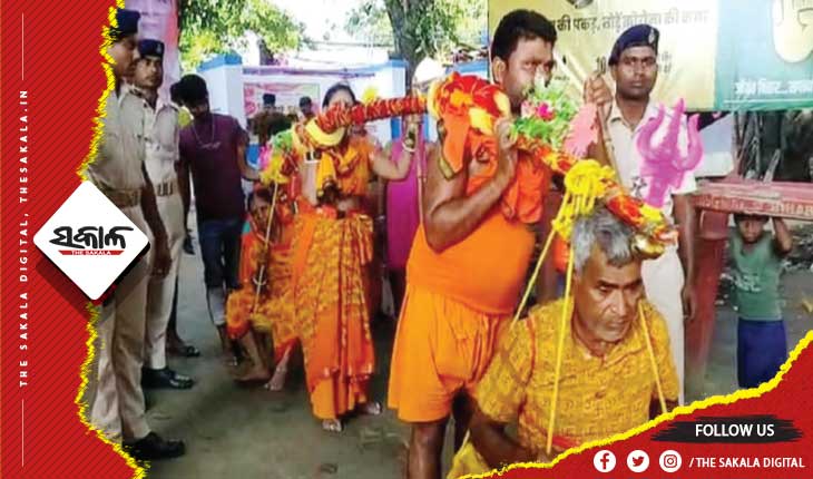 ପିତାମାତାଙ୍କ ସେବାରେ ଶ୍ରବଣ କୁମାର, କାନ୍ଧ ମିଳାଇଛନ୍ତି ପତ୍ନୀ