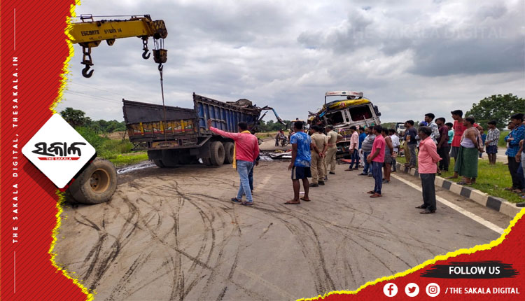 ଦୁଇ ଟ୍ରକ ମଧ୍ୟରେ ମୁହାଁମୁହିଁ ଧକ୍କା, ଜଣେ ମୃତ ଅନ୍ୟ ଜଣେ ଆହତ