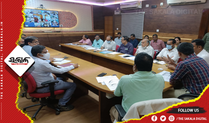 ବନ୍ୟାସ୍ଥିତି ସମୀକ୍ଷା କଲେ ଖୋର୍ଦ୍ଧା ଜିଲ୍ଲାପାଳ: କ୍ଷୟକ୍ଷତି ରିପୋର୍ଟ ୭ ଦିନ ମଧ୍ୟରେ ଦେବାକୁ ଅଧିକାରୀଙ୍କୁ ନିର୍ଦ୍ଦେଶ