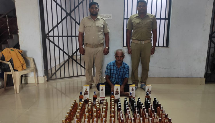 ଅବକାରୀ ବିଭାଗର ଚଢ଼ାଉ; ବିପୁଳ ପରିମାଣର ନକଲି ବିଦେଶୀ ମଦ ଜବତ, ଜଣେ ଗିରଫ