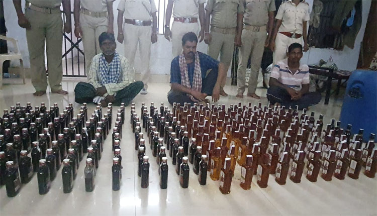 ବିପୁଳ ପରିମାଣରେ ନକଲି ବିଦେଶୀ ମଦ ଜବତ, ୩ ମାଫିଆ ଗିରଫ