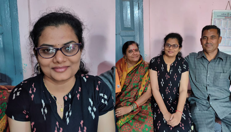 ‘ସରକାରୀ ସ୍କୁଲ ଏବଂ କଠିନ ପରିଶ୍ରମ ଦେଇଛି ସଫଳତା ‘; ଓଏଏସ ପରୀକ୍ଷାରେ ସପ୍ତମ ରାଙ୍କ ରଖିଲେ ଫୁଲବାଣୀର ଶୁଭଶ୍ରୀ ରଥ