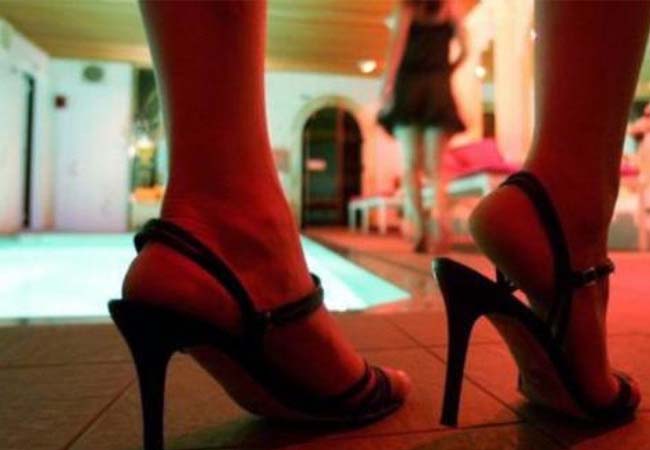 ବ୍ରହ୍ମପୁରରେ ସେକ୍ସ ରାକେଟ ଠାବ; ଚଢ଼ଉ ବେଳେ ଗେଷ୍ଟ ହାଉସରୁ ୪ ଯୁବତୀ ଉଦ୍ଧାର, ୧୦ ଯୁବକ ଅଟକ