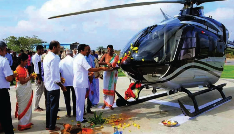 ଗାଡ଼ି ନୁହେଁ, ହେଲିକପ୍ଟରକୁ ମନ୍ଦିରରେ ପୂଜା କଲେ ବ୍ୟବସାୟୀ