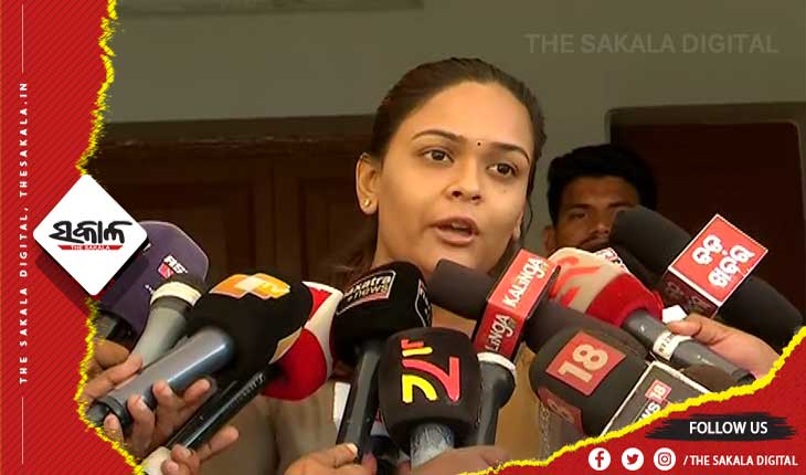 ମନ୍ତ୍ରୀ ନବ ଦାସଙ୍କ ହତ୍ୟା ମାମଲା: ବାପାଙ୍କ ମୃତ୍ଯୁ ନେଇ ରାଜନୀତି ନହେଉ- ଝିଅ ଦୀପାଳି