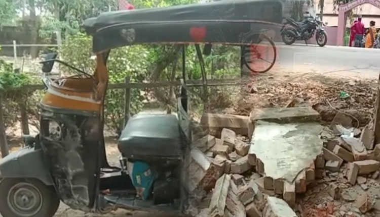 ମାଟ୍ରିକ ପରୀକ୍ଷା ଦେଇ ଫେରୁଥିବାବେଳେ ଓଲଟିଲା ଅଟୋ, ୬ରୁ ଉର୍ଦ୍ଧ୍ବ ଛାତ୍ରଛାତ୍ରୀ ଆହତ