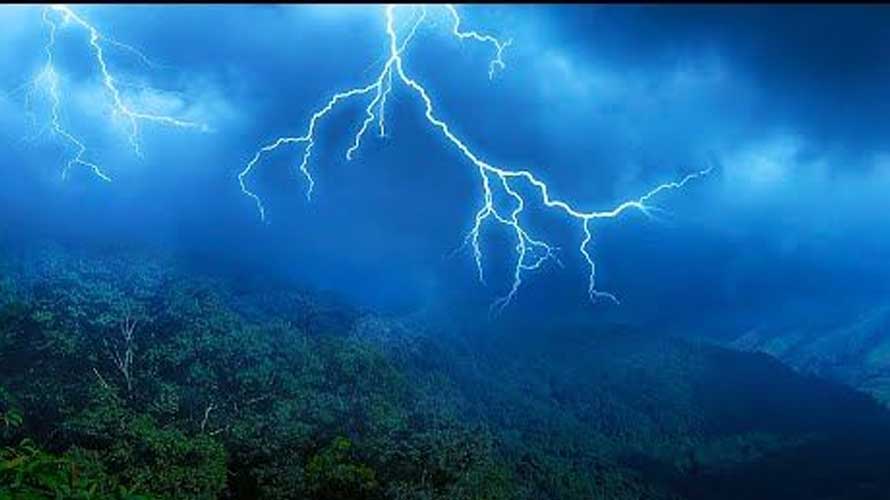 ଏହି ୪ ଜିଲ୍ଲାବାସୀ ରୁହନ୍ତୁ ସତର୍କ : ଆସନ୍ତା ୩ ଘଣ୍ଟା ମଧ୍ୟରେ ହେବ ଘୂର୍ଣ୍ଣିବଳୟ, ବଜ୍ରପାତ ସହ ହେବ କୁଆପଥର ବର୍ଷା