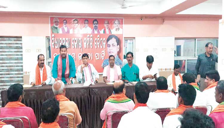 ପଦାରେ ପଡ଼ିଲା ବିଜେପି କନ୍ଦଳ; କେନ୍ଦ୍ରମନ୍ତ୍ରୀଙ୍କ ଉପସ୍ଥିତିରେ ହାତାହାତି ସହ ଠେଲାପେଲା ହେଲେ ଦଳୀୟ କର୍ମୀ
