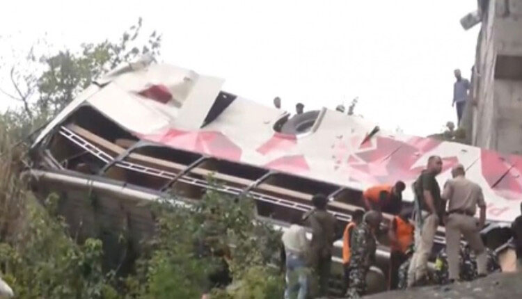 ଅଧାରେ ରହିଗଲା ବୈଷ୍ଣୋ ଦେବୀଙ୍କ ଦର୍ଶନ: ଖାଇକୁ ଖସିଲା ଯାତ୍ରୀବାହୀ ବସ୍; ୧୦ ମୃତ, ୩୦ ଉର୍ଦ୍ଧ୍ୱ ଆହତ