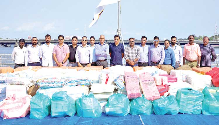 ନୌସେନା ଓ ଏନ୍‌ସିବି ଟିମ୍‌କୁ ବଡ଼ ସଫଳତା: କୋଚି ଉପକୂଳରୁ ୧୫ ହଜାର କୋଟି ଟଙ୍କାର ଡ୍ରଗ୍ସ ଜବତ