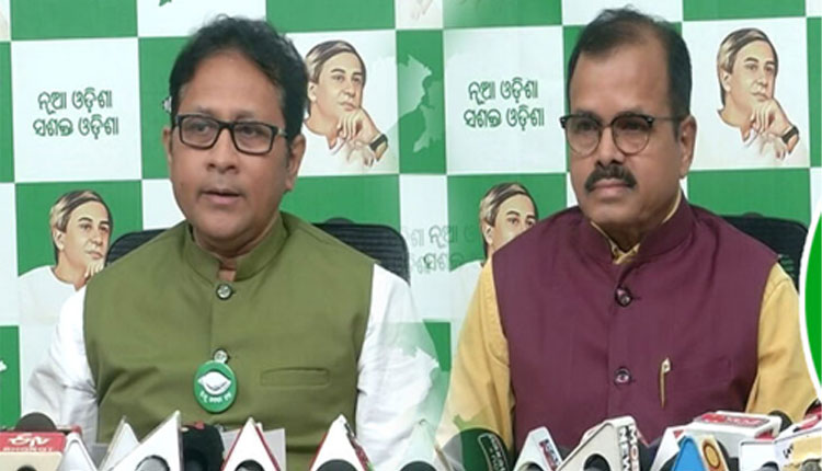 ପ୍ରଧାନମନ୍ତ୍ରୀ ଆବାସ ଯୋଜନାକୁ ନେଇ ବିଜେପି ନେତା ଓ କେନ୍ଦ୍ରମନ୍ତ୍ରୀ ଓଡ଼ିଶା ବାସୀଙ୍କୁ ଭ୍ରମିତ କରୁଛନ୍ତି