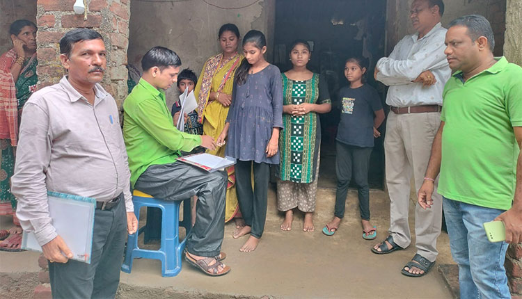 ମହାନତା ଦେଖାଇଲେ 5T ସଚିବ, ଅସହାୟ ପରିବାରକୁ ମିଳିଲା ସରକାରୀ ସହାୟତା