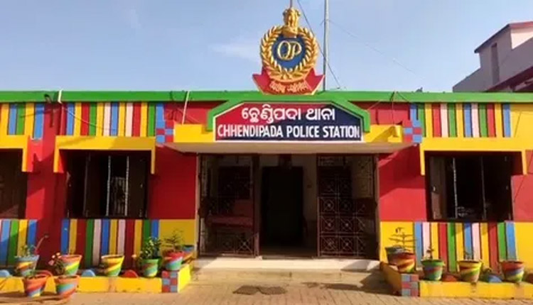 ସ୍କୁଲ ନଯିବାରୁ ୧୨ ବର୍ଷର ପୁଅକୁ ଲୁହା ରଡରେ ଚେଙ୍କ ଦେଲା ନୃଶଂସ ବାପା