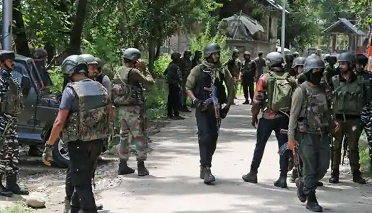 କୁଲଗାମରେ ଆତଙ୍କବାଦୀ ଓ ସୁରକ୍ଷା କର୍ମୀଙ୍କ ମଧ୍ୟରେ ଗୁଳି ବିନିମୟ, ୩ ଯବାନ ସହିଦ