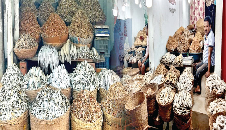 ଦେଢ଼ଶହ ବର୍ଷର ଶୁଖୁଆ ହାଟ ରାଜସୁନାଖଳା