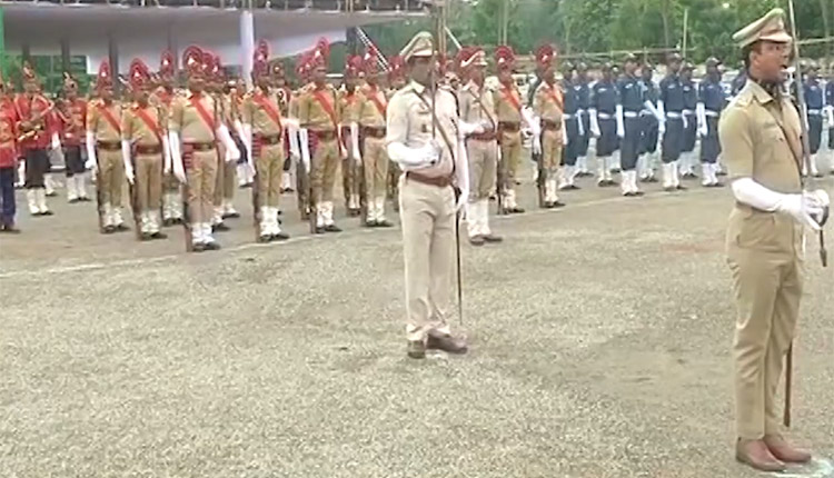 ରାଜ୍ୟସ୍ତରୀୟ ସ୍ୱାଧୀନତା ଦିବସ ପାଇଁ ଭୁବନେଶ୍ବରରେ ଜୋରଦାର ପ୍ରସ୍ତୁତି, ପ୍ରଦର୍ଶନୀ ପଡ଼ିଆରେ ସରିଲା ଫୁଲ୍ ଡ୍ରେସ୍ ରିହର୍ସାଲ