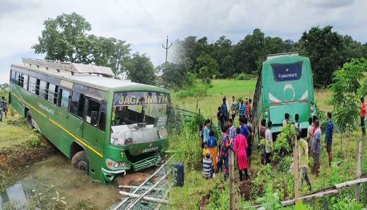 ଭାରସାମ୍ୟ ହରାଇ ଦୁର୍ଘଟଣା ଗ୍ରସ୍ତ ହେଲା ଯାତ୍ରୀବାହୀ ବସ୍‌, ୭ ଯାତ୍ରୀ ଆହତ