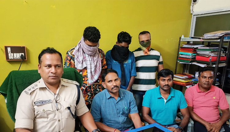 କୋରାପୁଟ ପୋଲିସକୁ ସଫଳତା; କାର ଓ କମାଣ୍ଡର ସହ ବିପୁଳ ପରିମାଣର ଗଞ୍ଜେଇ ଜବତ, ୩ ଗିରଫ