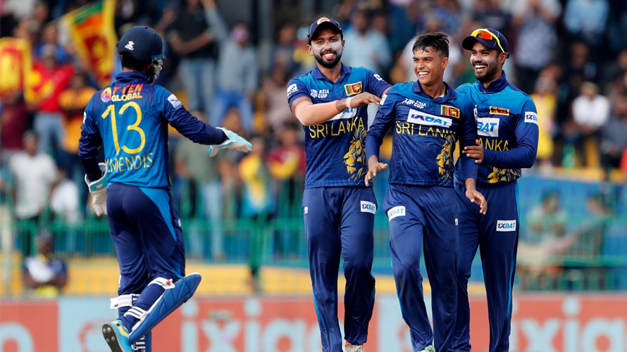 ୱେଲାଲାଗେ ଓ ଆଶାଲଙ୍କାଙ୍କ ଘାତକ ବୋଲିଂ : ଶ୍ରୀଲଙ୍କାକୁ ୨୧୪ ରନ୍‌ର ବିଜୟ ଲକ୍ଷ୍ୟ ଦେଲା ଭାରତ