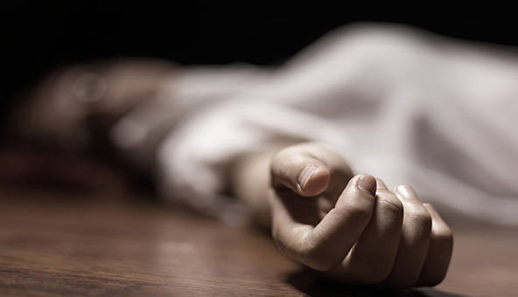 ପାରିବାରିକ କଳହକୁ କେନ୍ଦ୍ରକରି ନିଜ ଦେହରେ କିରୋସିନି ଢାଳି ନିଆଁ ଲଗାଇ ଦେଲେ ମହିଳା !