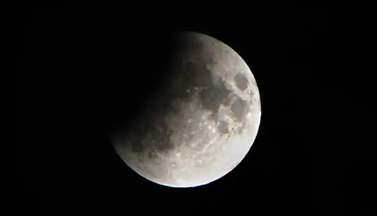 ଦୃଶ୍ୟମାନ ହେଲା ଚଳିତ ବର୍ଷର ଶେଷ ଖଣ୍ଡଗ୍ରାସ ଚନ୍ଦ୍ରଗ୍ରହଣ, ପୃଥିବୀର ବିଭିନ୍ନ ସ୍ଥାନ ସମେତ ଭାରତରେ ଗ୍ରହଣ ଦୃଶ୍ୟମାନ