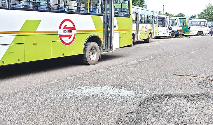 ପୂଜା ପାଇଁ ରାଜଧାନୀରେ ଅସମ୍ଭାଳ ଭିଡ଼ : ଅପରାହ୍ନ ସାଢେ ୩ଟା ପରଠୁ ଗଡ଼ୁନି ମୋ ବସ