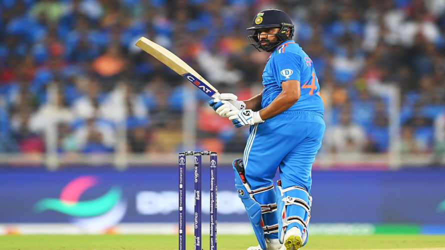 ଅହମ୍ମଦାବାଦରେ ଛକା ବର୍ଷା କରି ରୋହିତ କଲେ ରେକର୍ଡ, ବିଶ୍ବର ତୃତୀୟ ବ୍ୟାଟର ଭାବେ ମାରିଲେ ୩ଶହ ଛକା