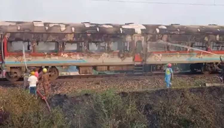 ପାତଲକୋଟ ଏକ୍ସପ୍ରେସର ୨ଟି ବଗିରେ ଭୟଙ୍କର ଅଗ୍ନିକାଣ୍ଡ, ୨ ଆହତ